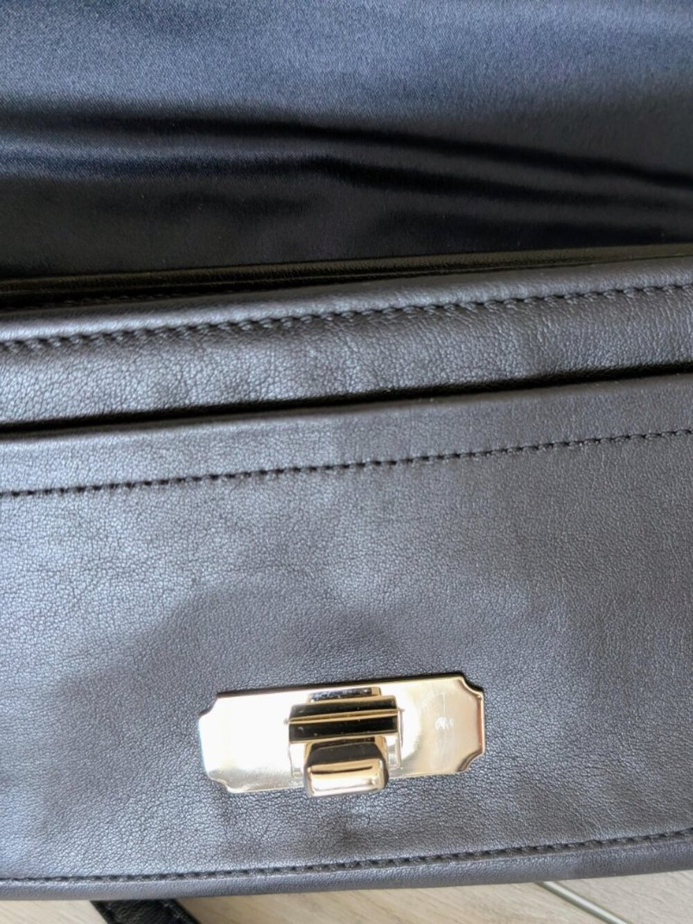 COACH Chelsea Black Leather Wristlet Clutch — Y2K Era, Silver Toned Hardware - Picture 4 of 13